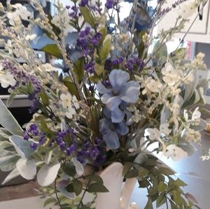NWOT French Country Style Floral Arrangement